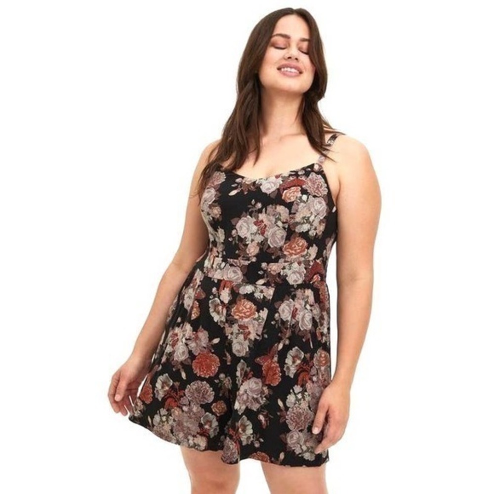 Torrid 6 (6X, 30) Black Floral & Butterfly‎ Tattoo Super Soft Romper w/Pockets